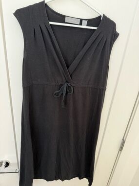 Liz Claiborne Black Sleeveless V-Neck Front Tie Top